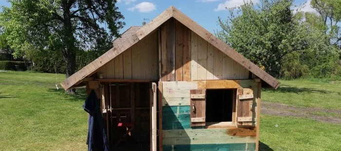 Pallet garden shed house