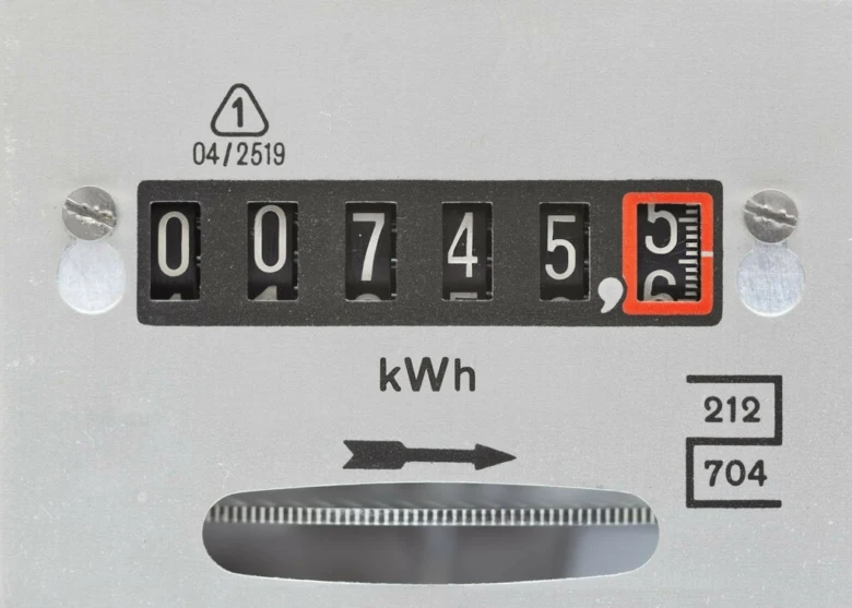 Mechanický elektroměr s čtením v kWh pro tarify T1/T2.