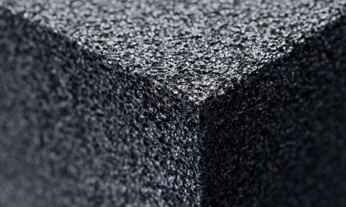 Detailní záběr na texturu expandovaného skla pro izolaci.