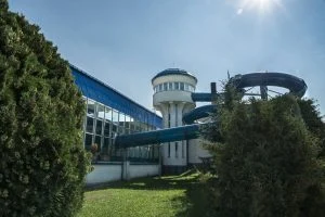 Venkovní bazén s vodními skluzavkami v České Třebové