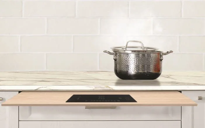 Induction cooktop with pot