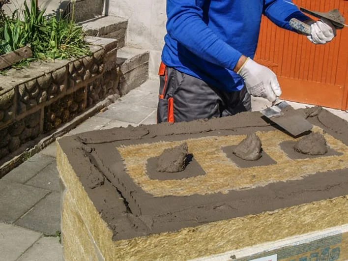 Montáž minerální vaty na fasádu s aplikací omítky