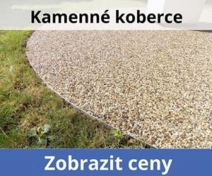 Kamenný prach na dlažbě tvořící okrasnou cestu v zahradě.